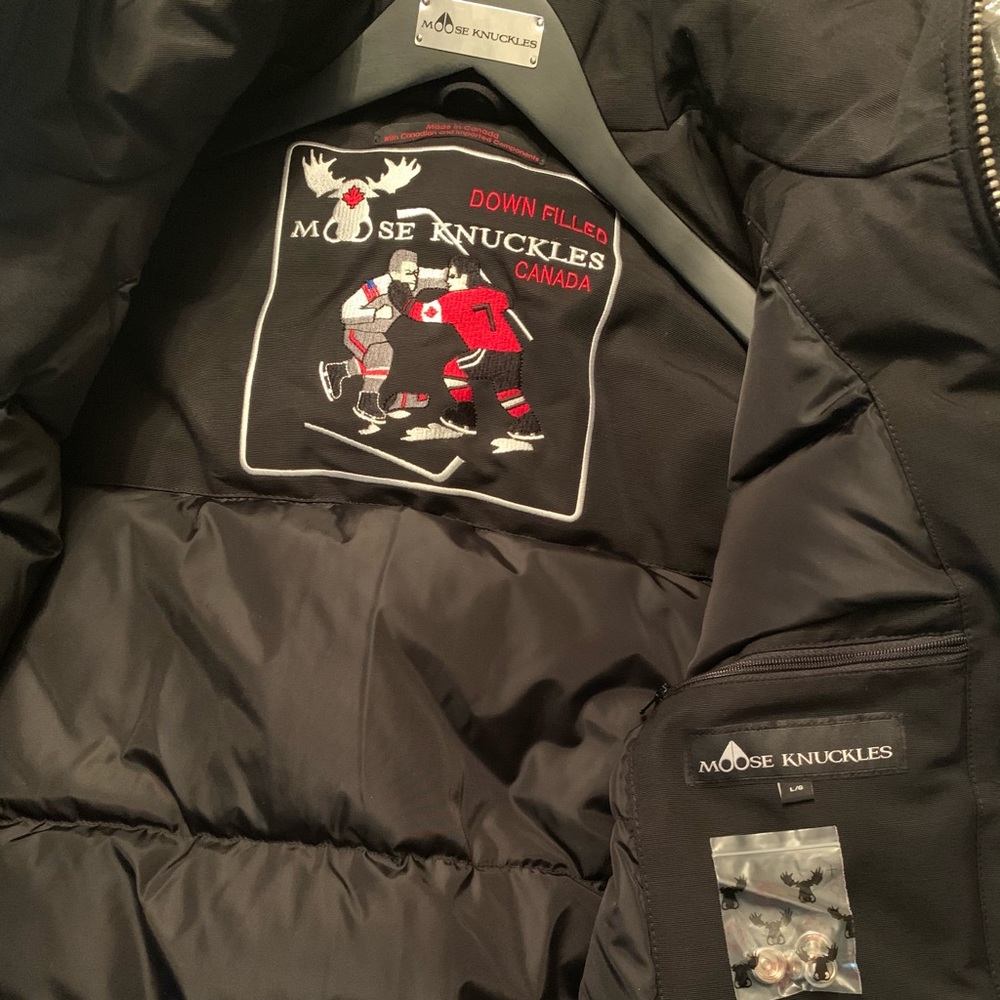 Moose knuckle sterling parka ❌price is firm❌ MADE IN CANADA 🇨🇦 - Picture 13 of 17